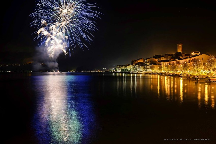 Fuochi d'artificio a Marta sul lago di Bolsena
