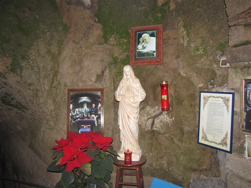 Grotta delle apparizioni di Marta, la Madonna della Grotta