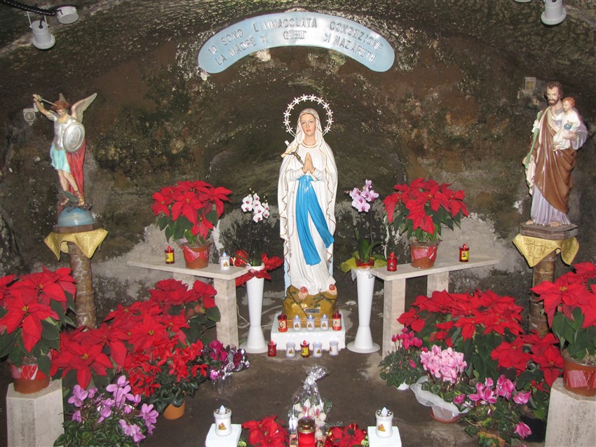 Grotta delle apparizioni di Marta, la Madonna della Grotta
