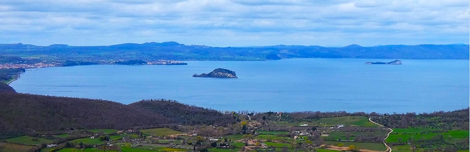 Panorama del lago di Bolsena da Montefiascone
