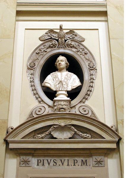 Busto di Papa Pio VI creato dal Canova all'interno della chiesa di S. Lorenzo Martire